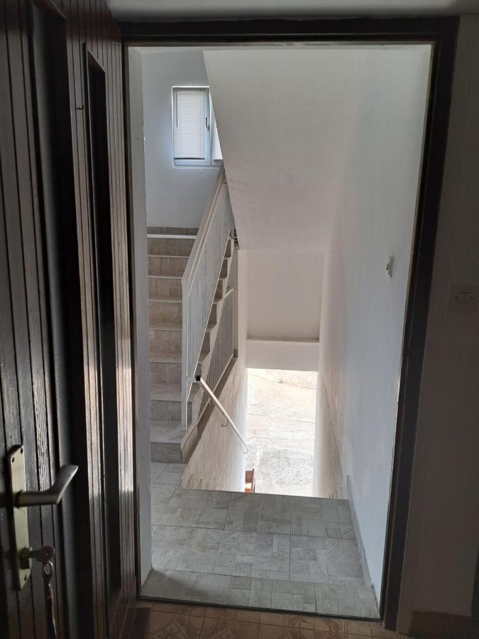 Apartment Stipe *
