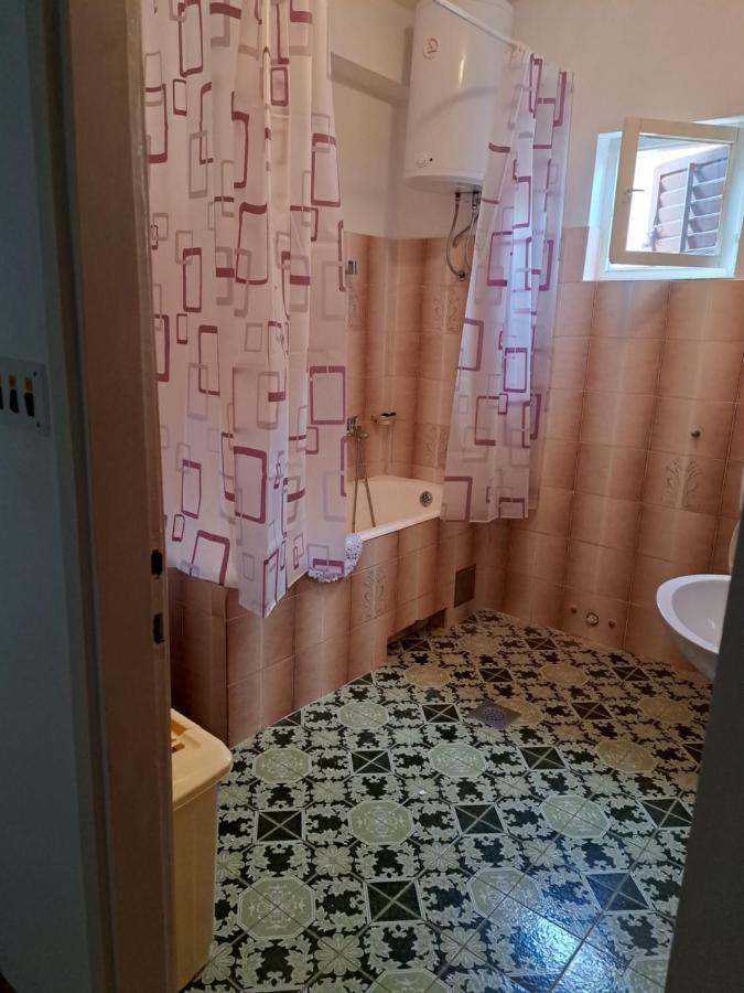 Apartment Stipe *